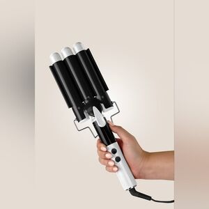 Luxe + Willow Triple Barrel Waver With Hair Clip NWT in Box